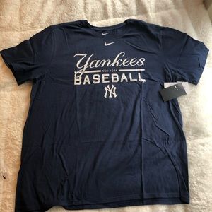 NWT Nike yankees tee